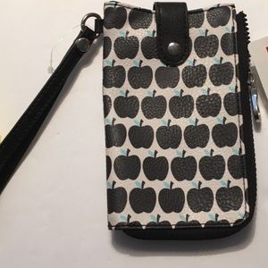 🆓 Relic phone wristlet with Apple print